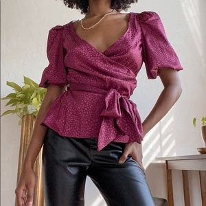 Lulu's Size M Best Impressions Plum Purple Leopard Print Satin Puff Sleeve Top